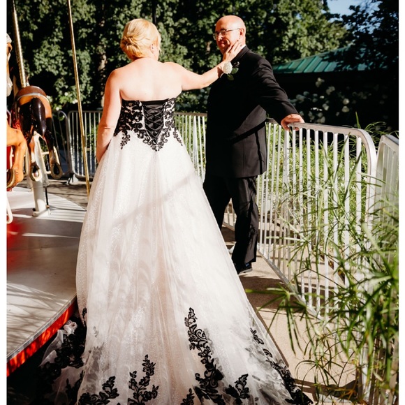 Maggie Sottero Tristyn Wedding Gown - Picture 3 of 3